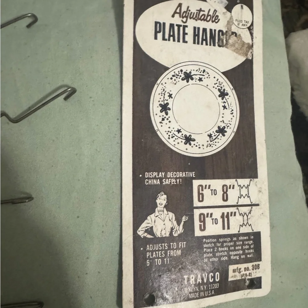 2 gold Wall Decor plate hangers